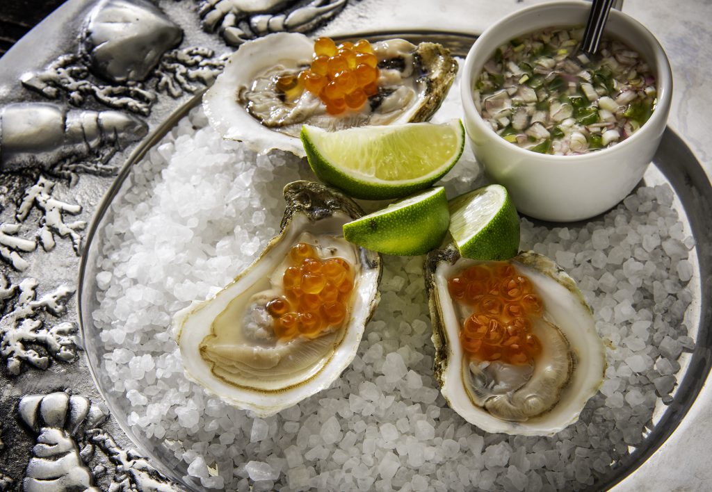 Ostiones Con Huevos de Salmon